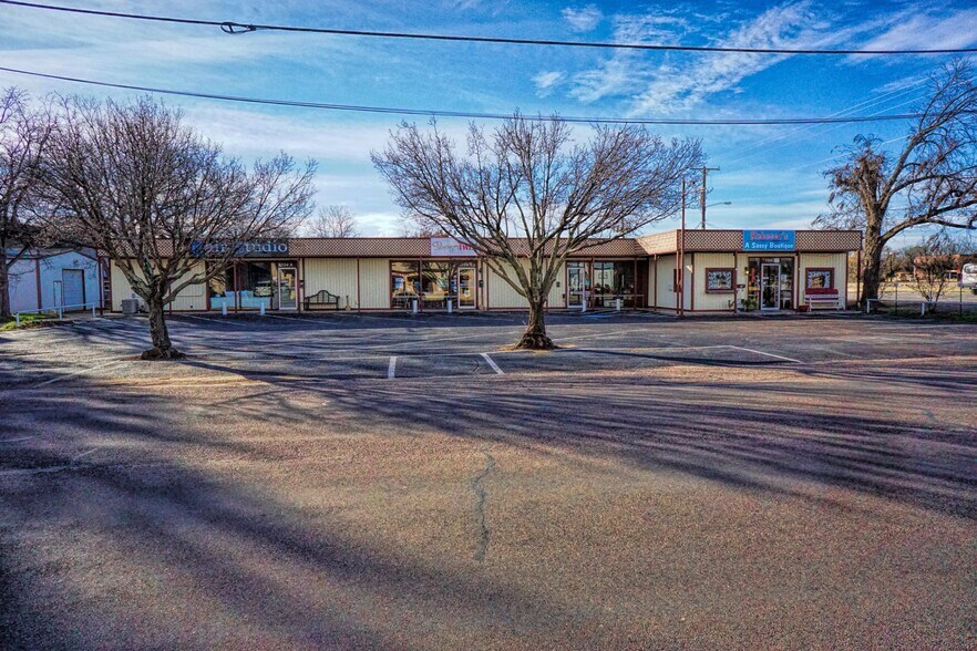 104 Ellison St, Burleson, TX for sale - Building Photo - Image 1 of 1