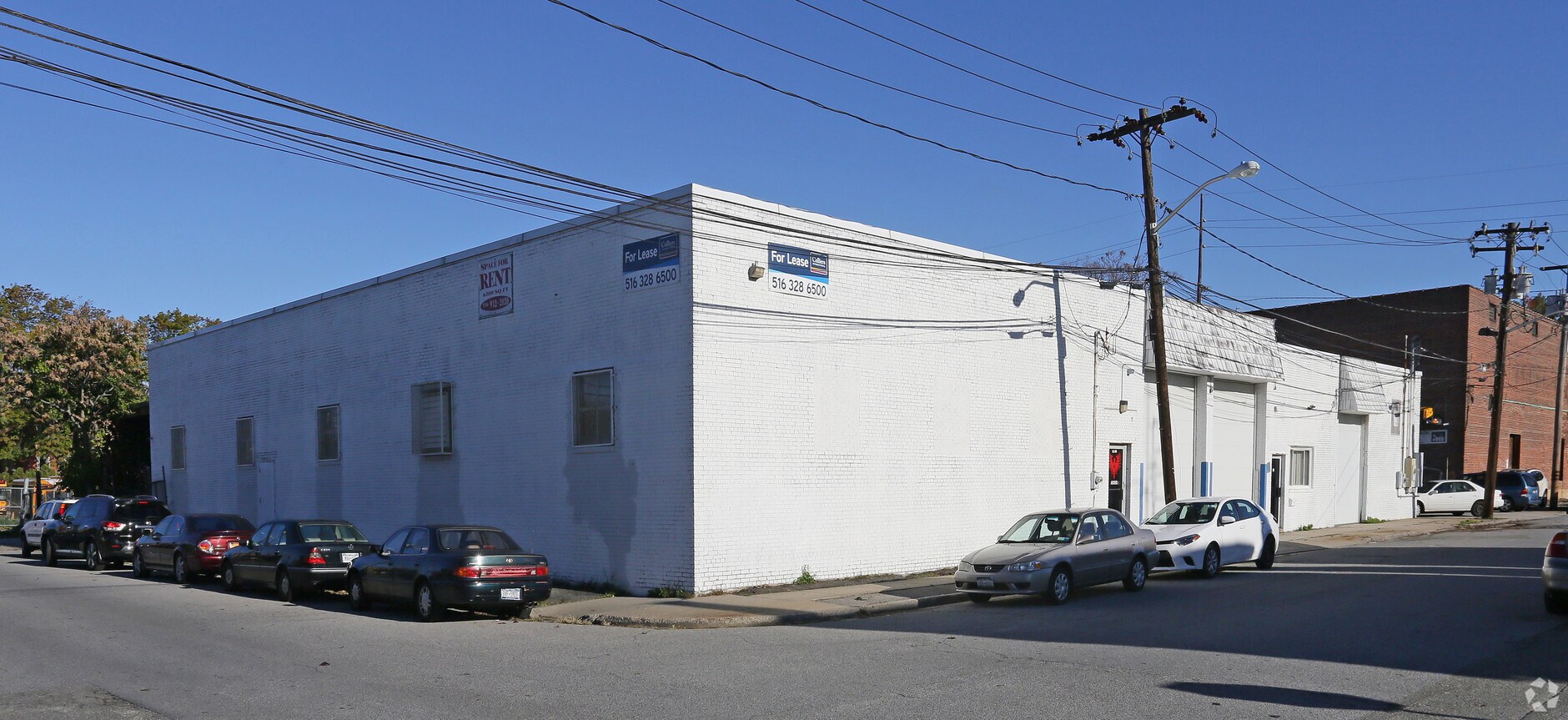 32 E Carl St, Hicksville, NY 11801