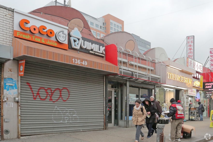 13649-13653 Roosevelt Ave, Flushing, NY for sale - Primary Photo - Image 1 of 1