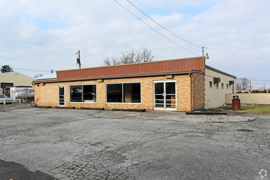 4054 Chestnut St, Emmaus, PA 18049