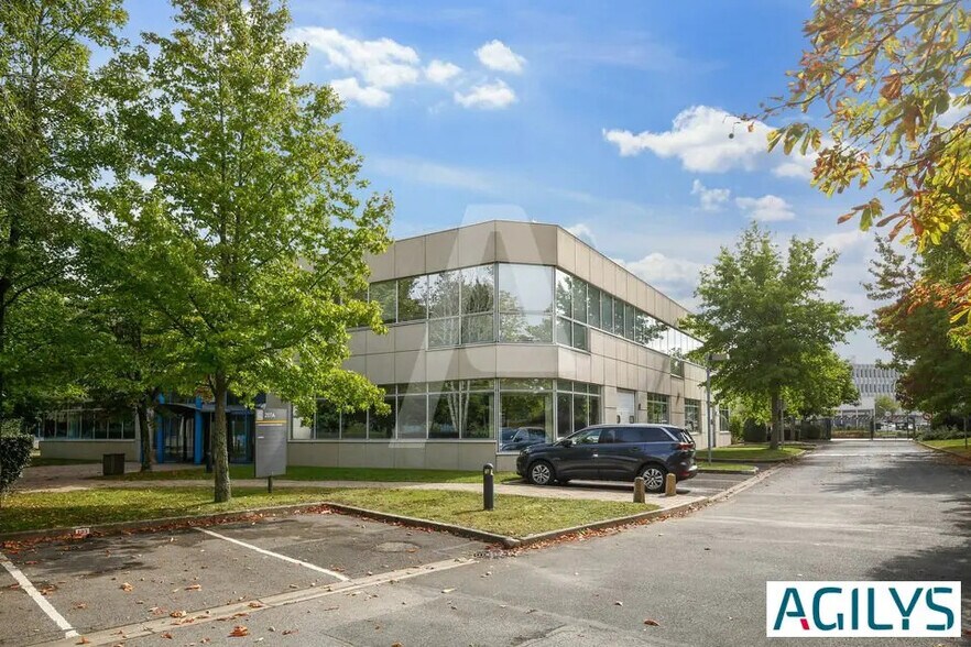 Flex in Les Ulis for lease - Building Photo - Image 1 of 7
