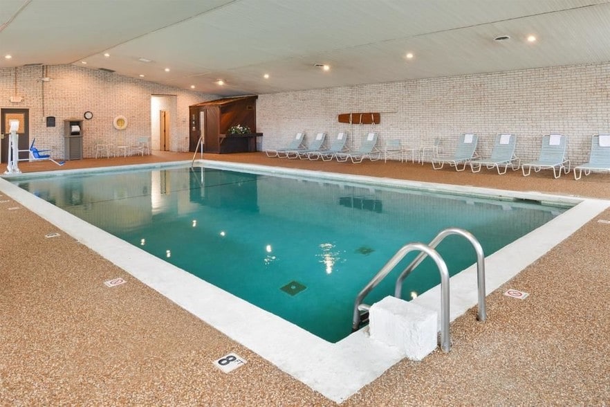 9897 Main St, Whitmore Lake, MI for sale - Interior Photo - Image 2 of 5