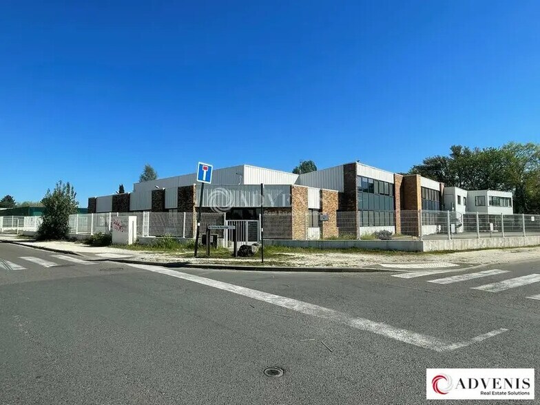 Office in Gradignan for lease - Building Photo - Image 1 of 12