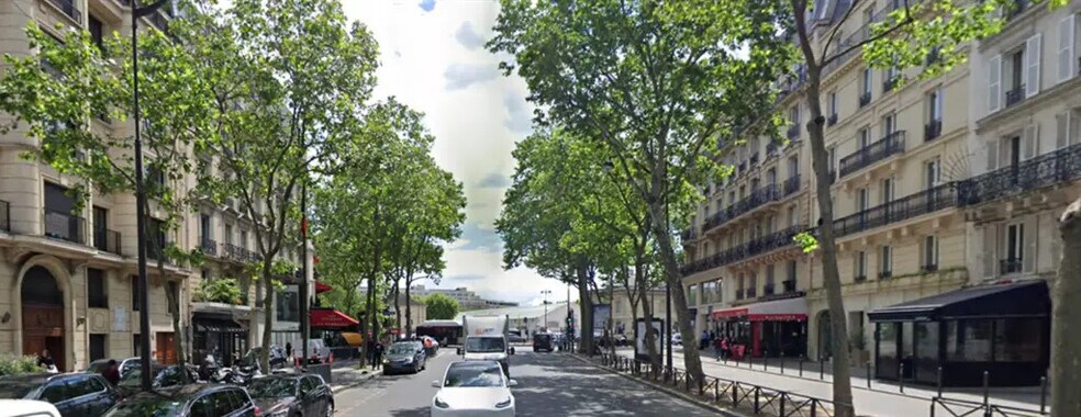 Retail in Paris for lease - Building Photo - Image 1 of 2
