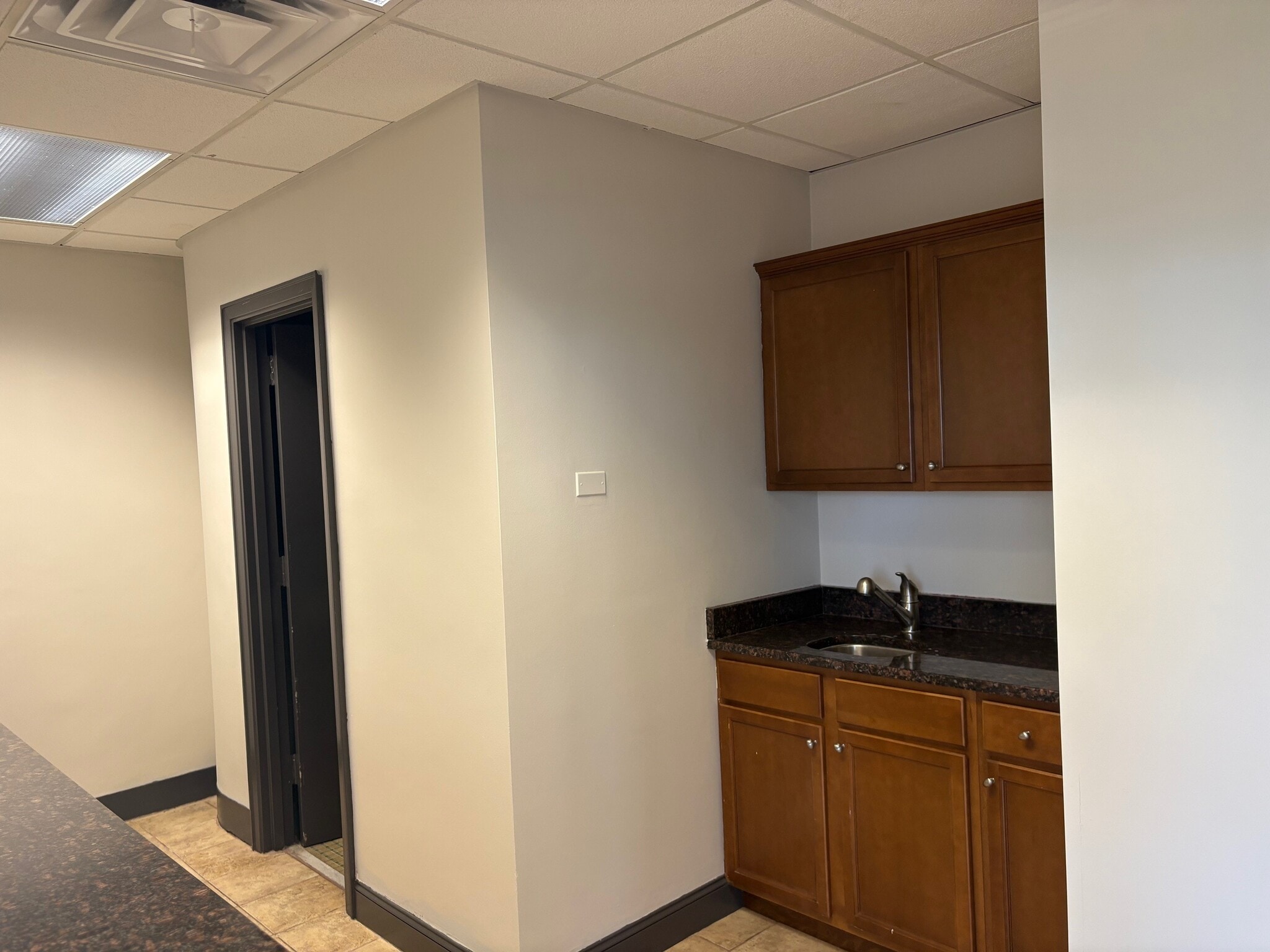 311 Green St NW, Gainesville, GA for lease Interior Photo- Image 1 of 6