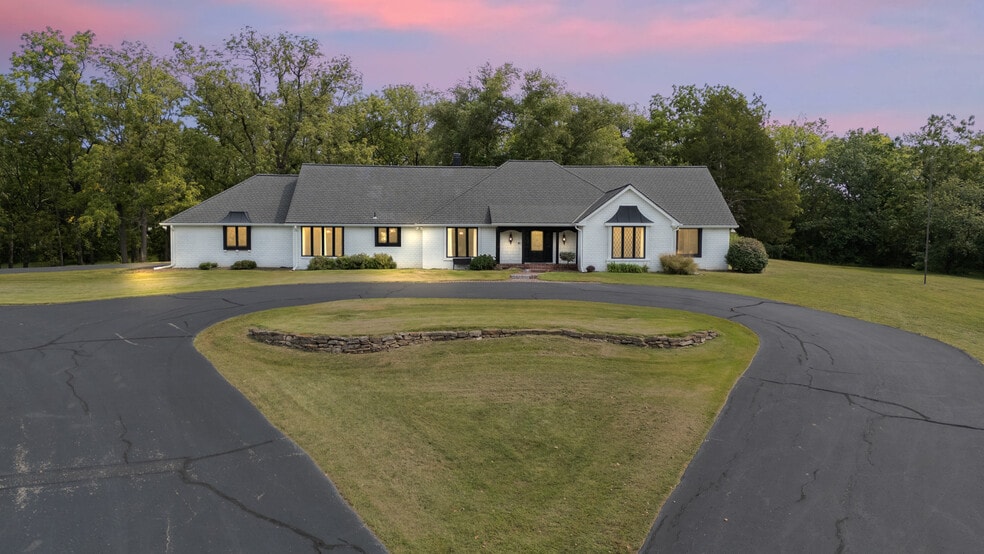 1901 Moffet Rd, Saint Joseph, MO for sale - Building Photo - Image 2 of 63