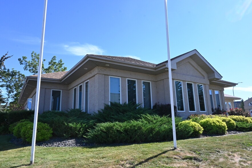 5128 52nd St, Red Deer, AB for lease - Building Photo - Image 2 of 4