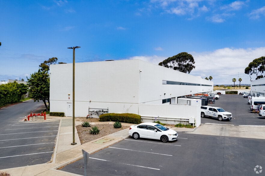 Commerce Point portfolio of 2 properties for sale on LoopNet.com - Primary Photo - Image 1 of 2