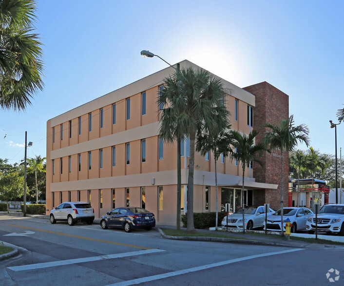 1820 NE 163rd St, North Miami Beach, FL for sale - Primary Photo - Image 1 of 1