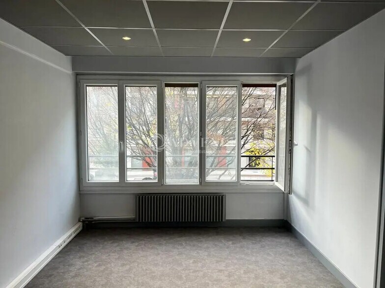 Office in Montrouge for sale - Interior Photo - Image 2 of 10