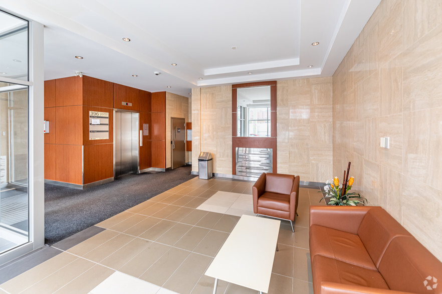 396 Cooper St, Ottawa, ON for lease - Lobby - Image 3 of 9