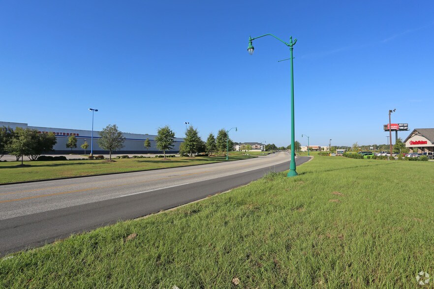 1000 Eastchase Pky, Montgomery, AL 36117