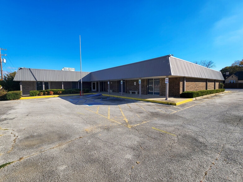 8740 E 11th St, Tulsa, OK for sale - Building Photo - Image 1 of 14