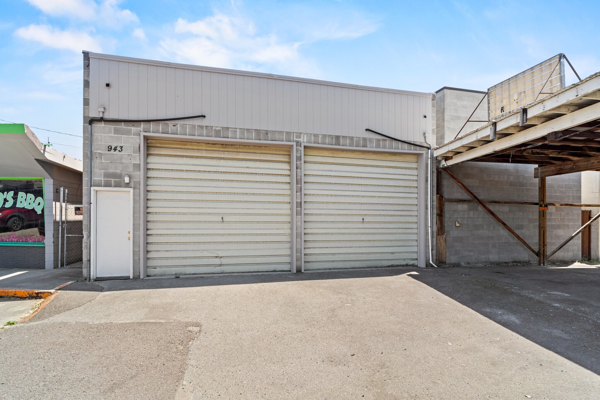 943 Rogue River Hwy, Grants Pass, OR for sale Primary Photo- Image 1 of 1