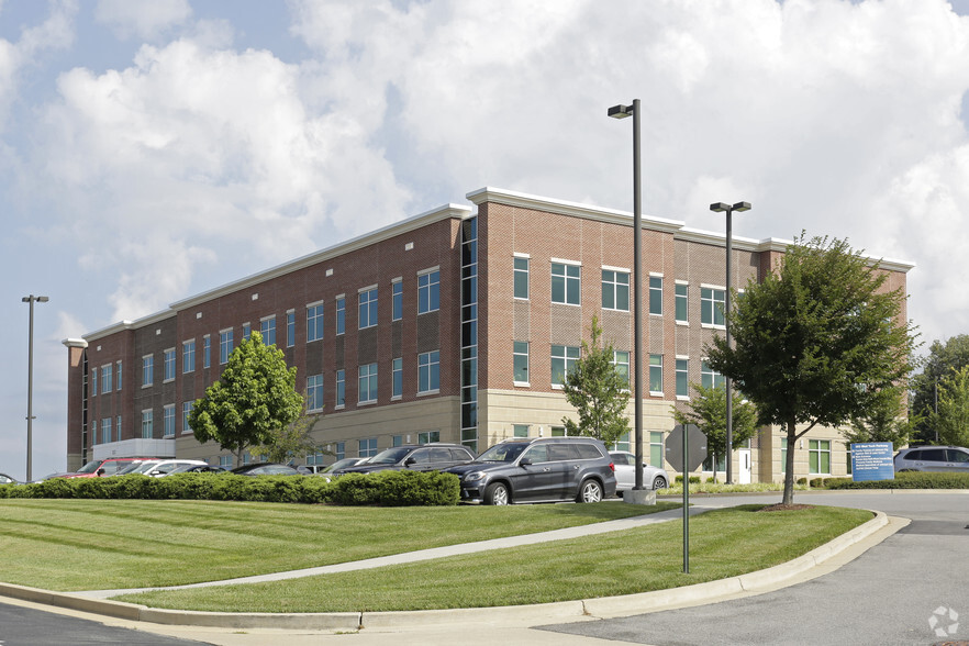 303 Med Tech Pky, Johnson City, TN for lease - Building Photo - Image 3 of 4
