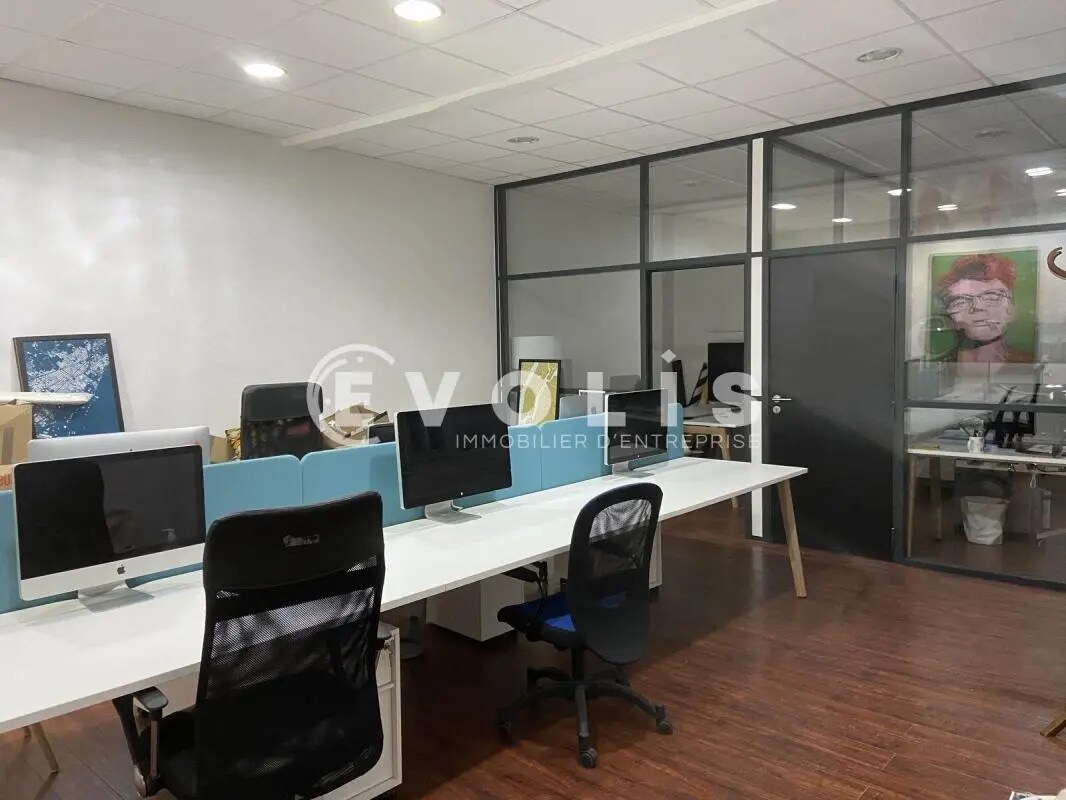 Office in Paris for lease Interior Photo- Image 1 of 10