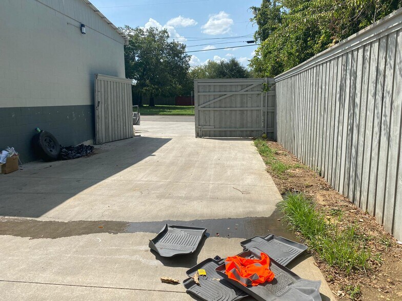 2517 Medlin Dr, Arlington, TX for sale - Primary Photo - Image 1 of 1