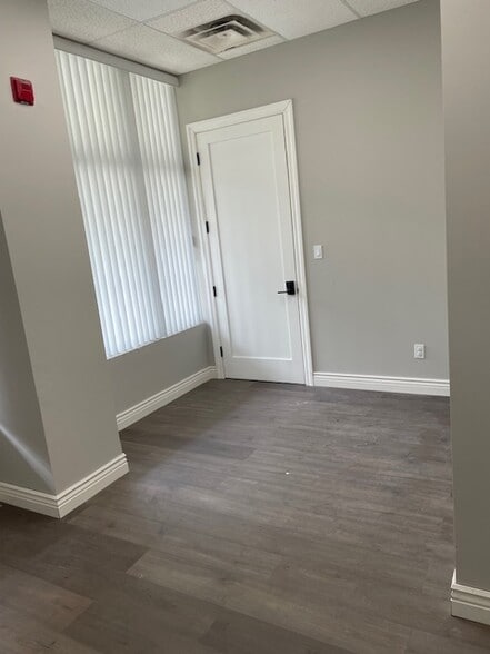 778 Sheppard Ave W, Toronto, ON for lease - Interior Photo - Image 3 of 4