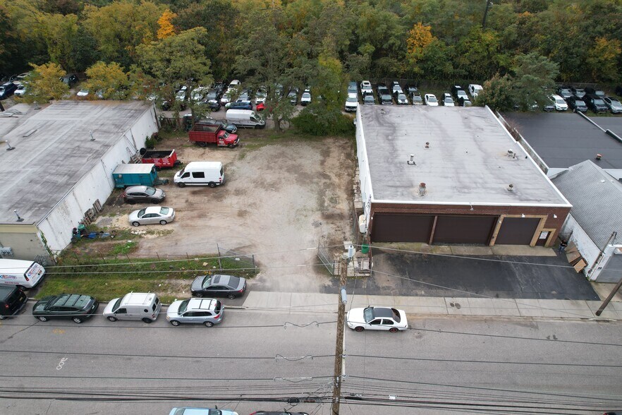 16 Brooklyn Ave, Massapequa, NY for sale - Primary Photo - Image 1 of 1