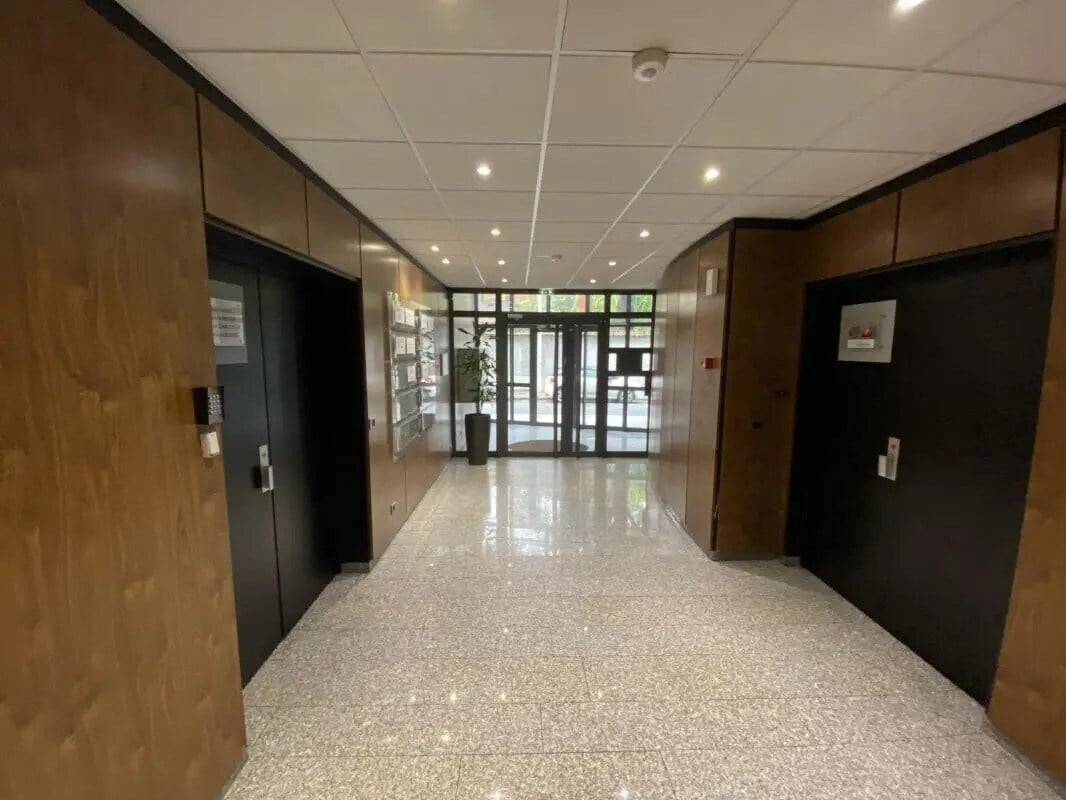 9 Rue Des Tuiliers, Lyon for lease Interior Photo- Image 1 of 4