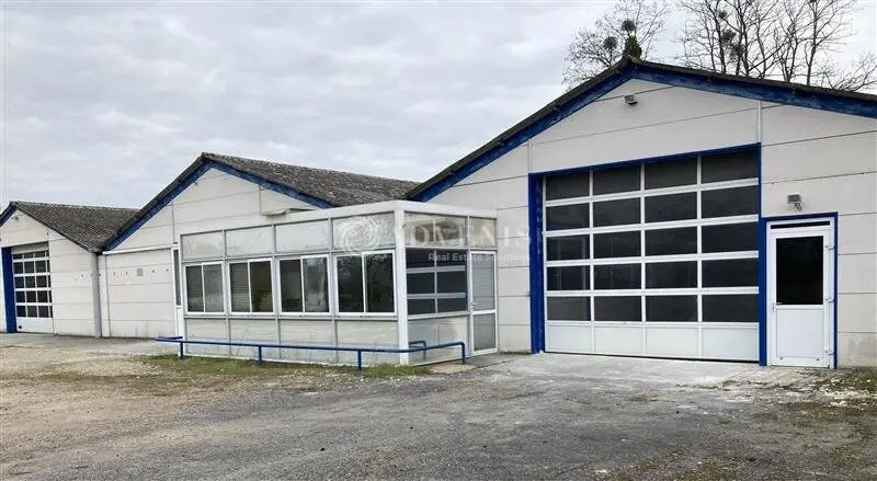 Flex in Saint-Ouen for lease - Building Photo - Image 1 of 7