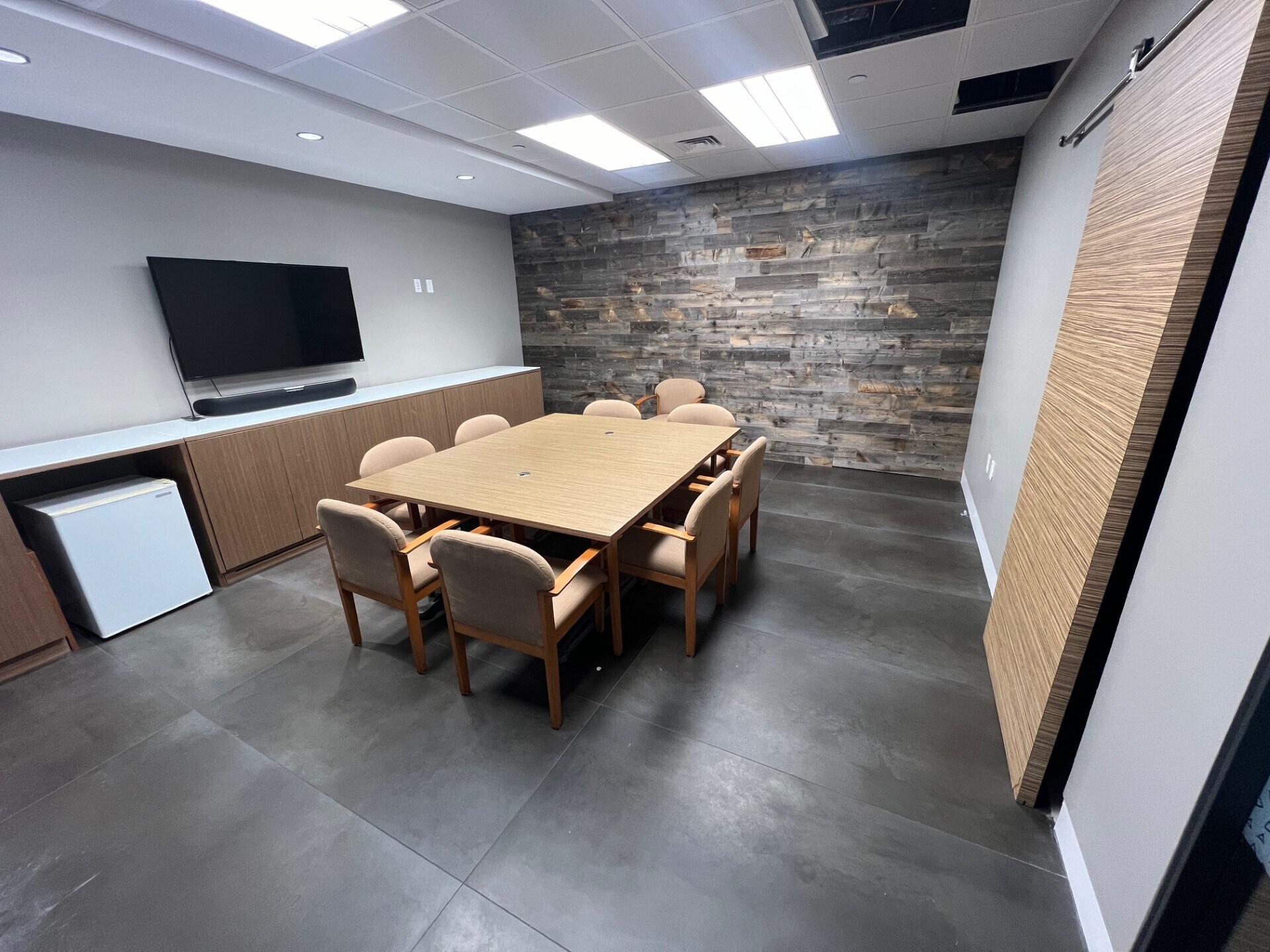 2270 Kalakaua Ave, Honolulu, HI for lease Building Photo- Image 1 of 2