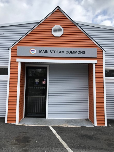 142 Main St, Nyack, NY for lease - Building Photo - Image 2 of 3