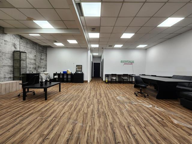 2420-2440 Boul Industriel, Laval, QC for lease Interior Photo- Image 1 of 5