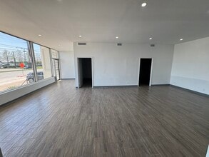 2130 Irving Blvd, Dallas, TX for lease Interior Photo- Image 2 of 7