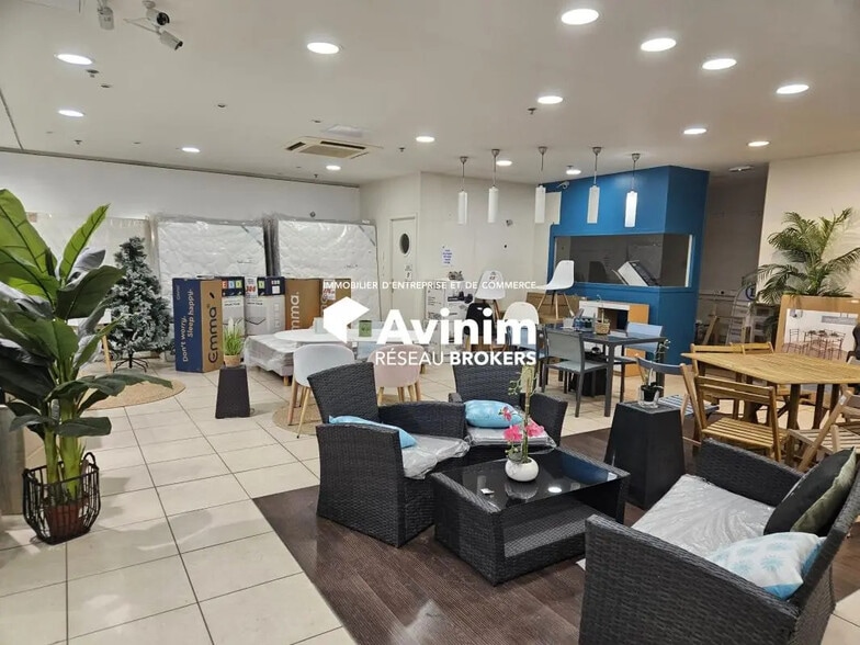 Retail in Mâcon for lease - Interior Photo - Image 2 of 6