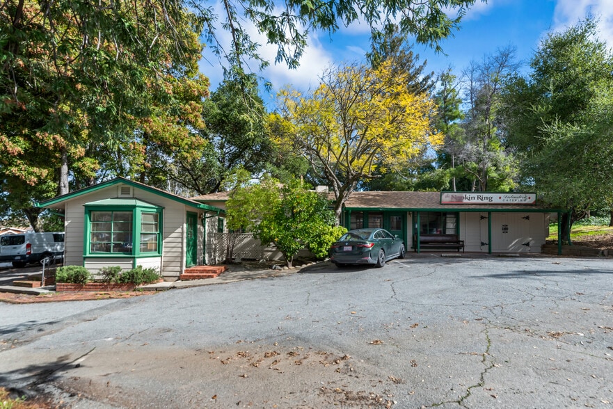 14496 Oak Pl, Saratoga, CA for sale - Primary Photo - Image 1 of 26