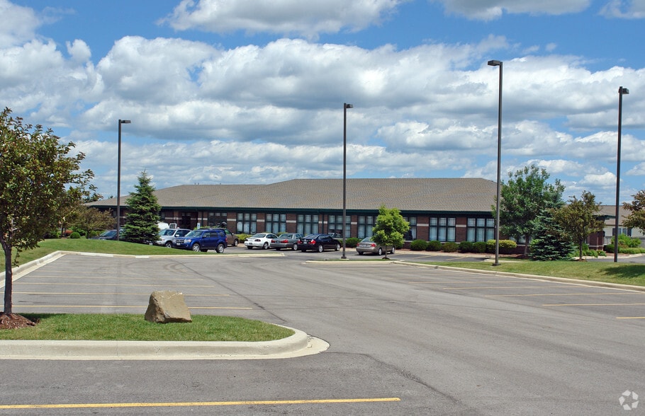 2401 Harnish Dr, Algonquin, IL 60102 2401 & 2403 & 2405 Harnish Drive