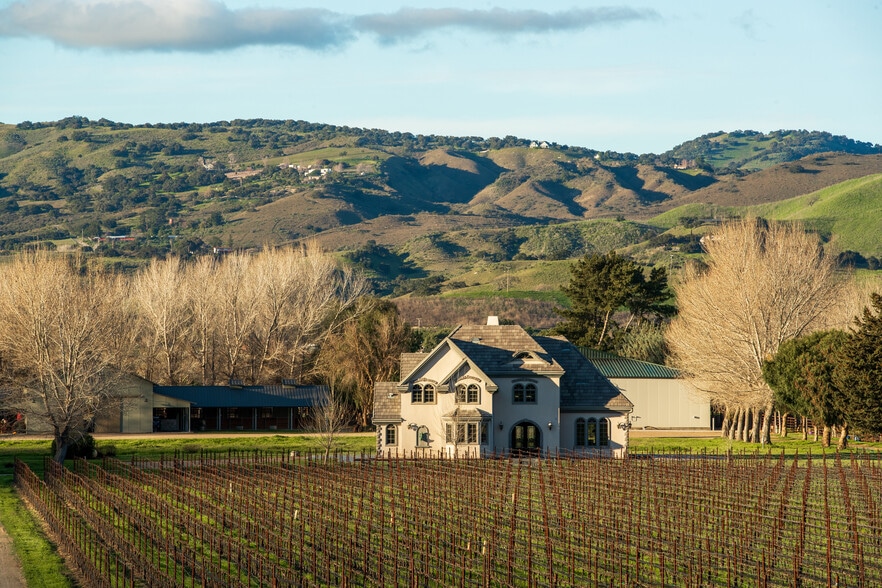 8699 Santa Rosa r, Buellton, CA for sale - Building Photo - Image 1 of 14