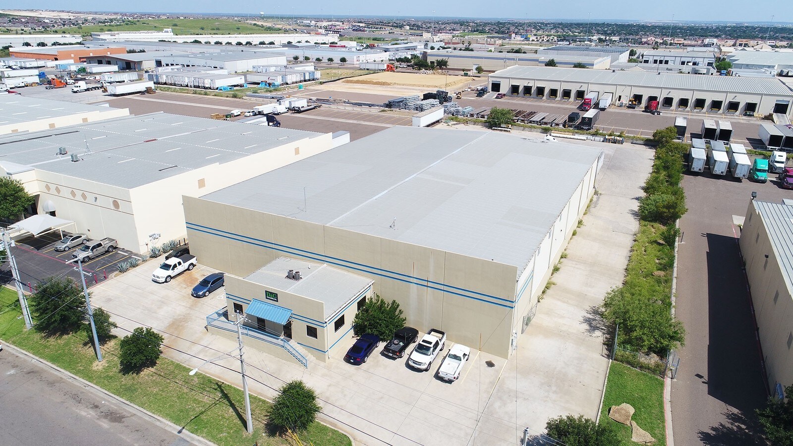 809 Union Pacific Blvd, Laredo, TX 78045