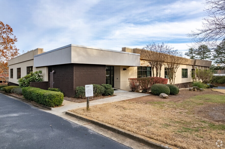 130 Technology Pky, Peachtree Corners, GA for lease - Building Photo - Image 1 of 6