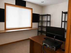 125 Camino de la Merced, Taos, NM for lease Interior Photo- Image 2 of 7