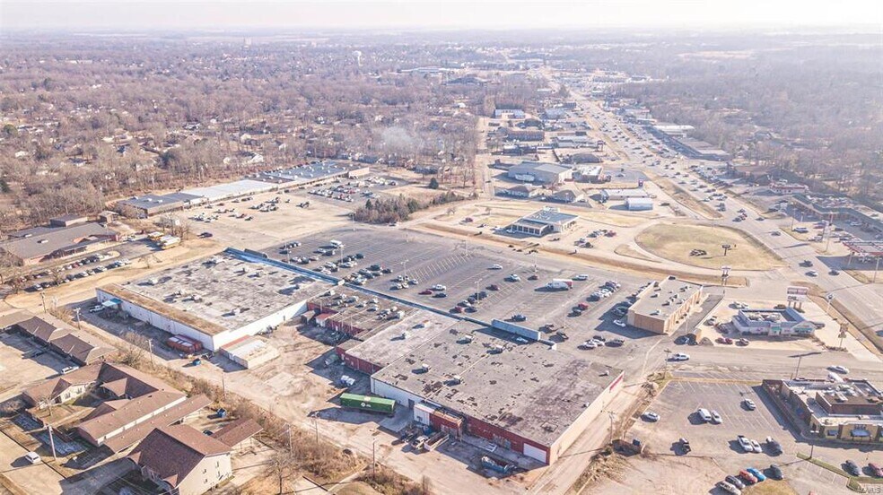 2126-2160 N Westwood Blvd, Poplar Bluff, MO for sale - Building Photo - Image 1 of 1