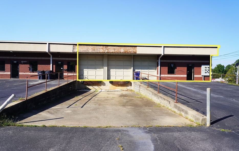 2505-2521 Whitehall Ave, Anderson, SC for lease - Building Photo - Image 1 of 7