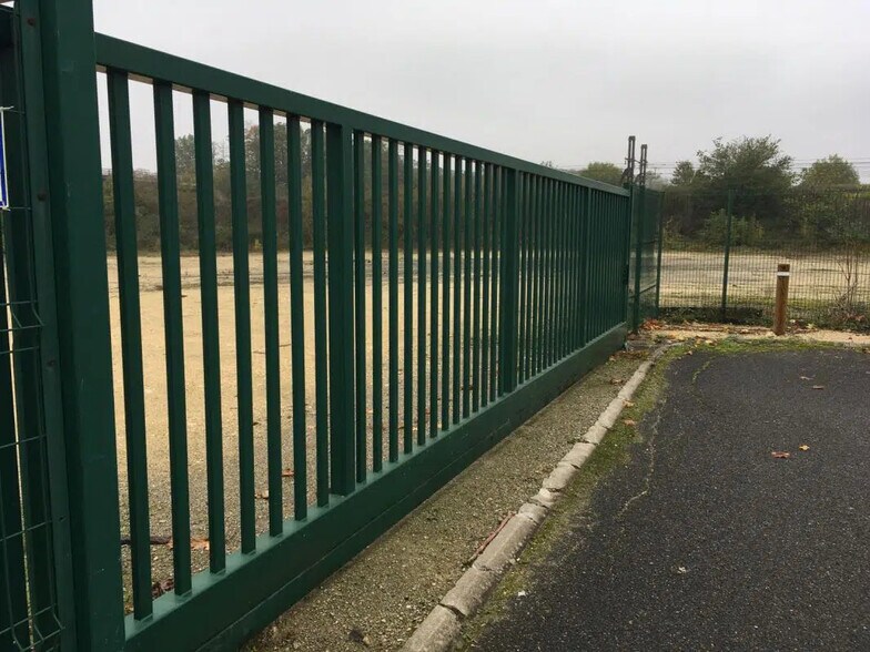 Flex in Angerville for sale - Building Photo - Image 3 of 4