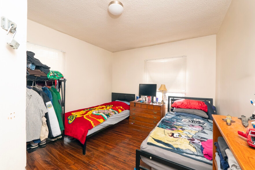 1931 W 35th Pl, Los Angeles, CA for sale - Building Photo - Image 3 of 12