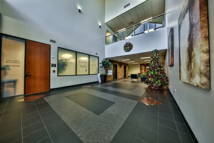 111 Vision Park Blvd, Shenandoah, TX for lease - Lobby - Image 3 of 9