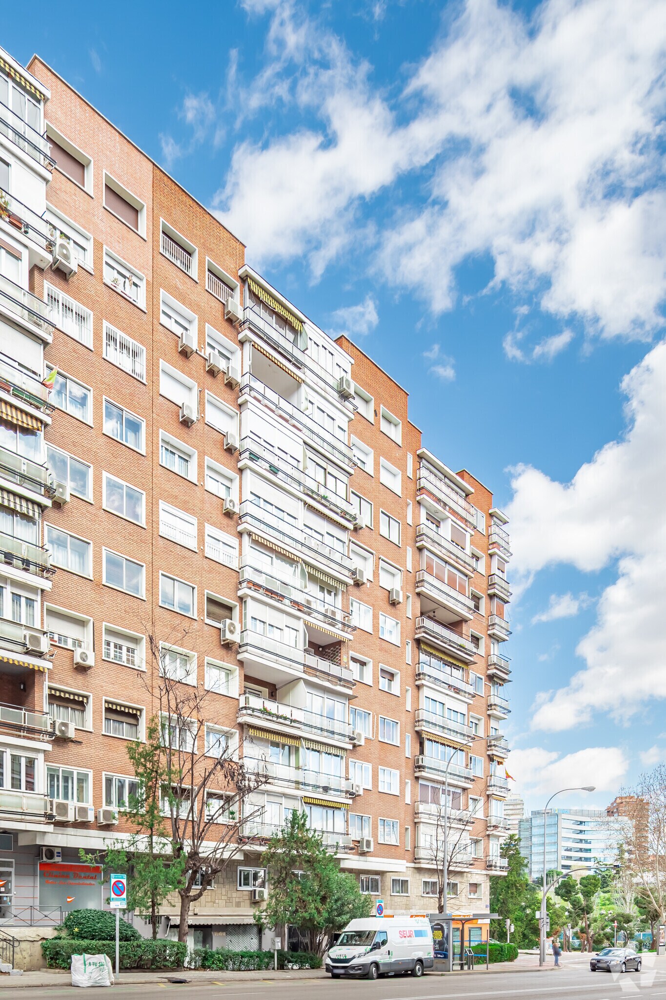 Avenida Brasilia, 31, Madrid, Madrid for sale Primary Photo- Image 1 of 1