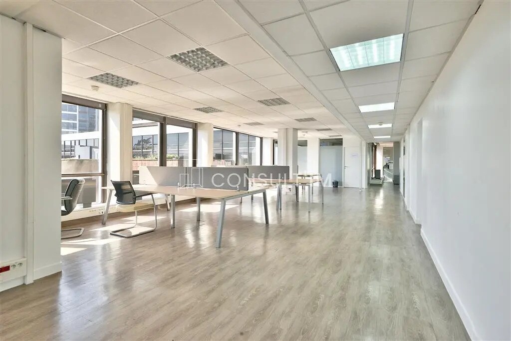 Office in Saint-Cloud for sale Building Photo- Image 1 of 9