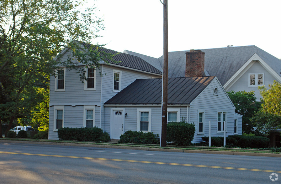 306 N Washington St, Falls Church, VA for lease - Building Photo - Image 1 of 13