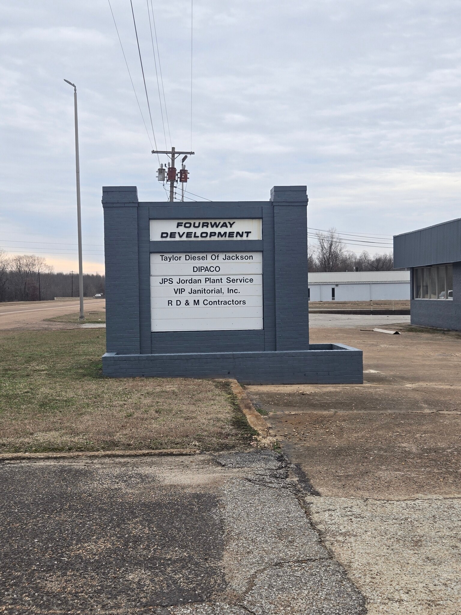 724 Airways Blvd, Jackson, TN for lease Building Photo- Image 1 of 5