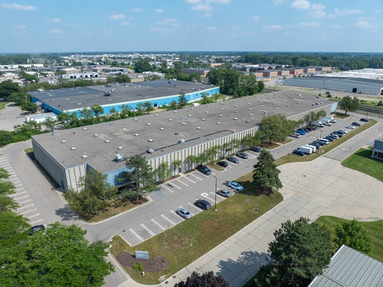 13106-13114 Waco Ct, Livonia, MI for lease - Building Photo - Image 1 of 6