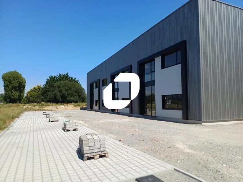 Flex in Thouaré-sur-Loire for sale - Building Photo - Image 1 of 12