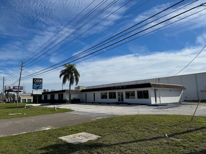 5850 Ulmerton Rd, Clearwater, FL for lease - Building Photo - Image 2 of 10