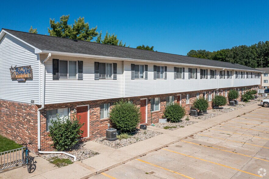 1811 Edgewood Dr, Mount Pleasant, MI 48858