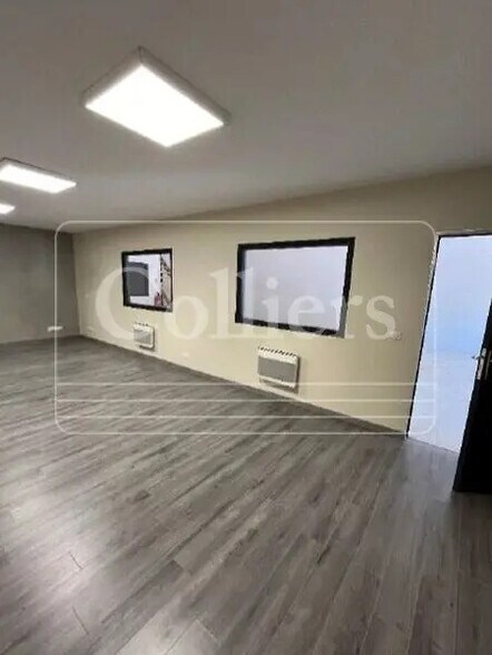 Office in Gémenos for lease - Interior Photo - Image 3 of 5